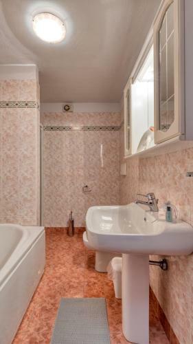 B&B Lawanda
