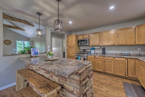 Family-friendly Ruidoso Home With Deck And Grill!