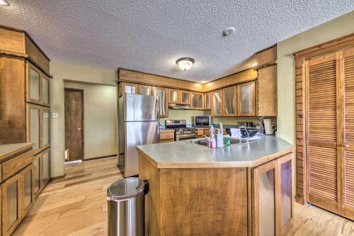 Spacious Ruidoso Home - Walk To Golf Course!
