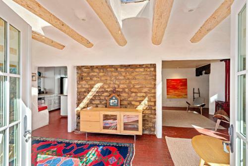 384 Calle Loma Norte