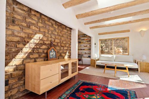 384 Calle Loma Norte