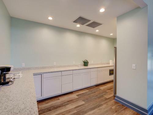 2br Beachfront Condo Pools Hottub Views