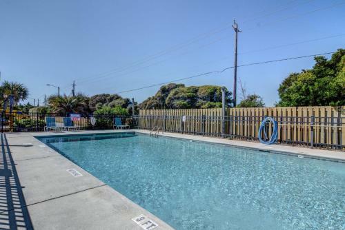 2br Beachfront Condo Pools Hottub Views