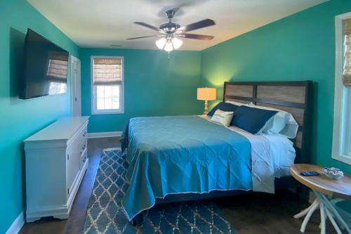 Convenient Kure Beach Townhome With Fire Pit!