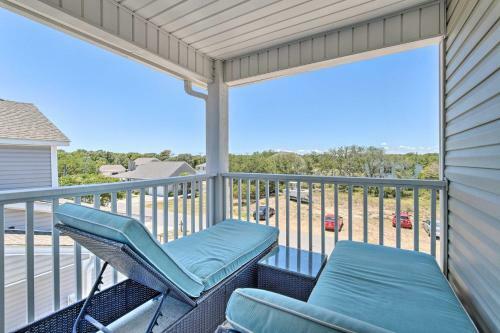 Convenient Kure Beach Townhome With Fire Pit!