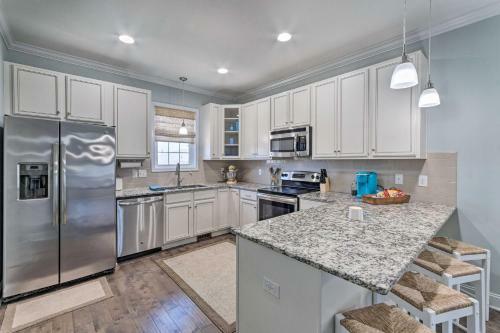 Convenient Kure Beach Townhome With Fire Pit!