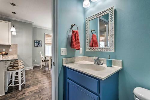 Convenient Kure Beach Townhome With Fire Pit!