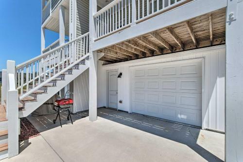 Convenient Kure Beach Townhome With Fire Pit!