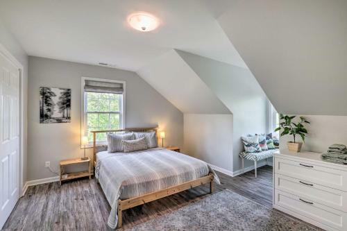 Tree-lined Firefly Hideaway Leicester Home!