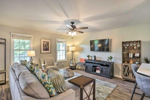 Tree-lined Firefly Hideaway Leicester Home!