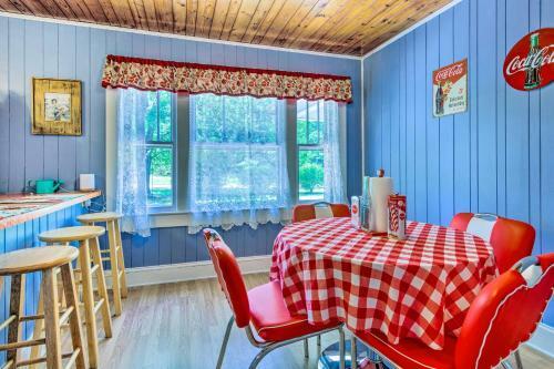 Lake Lure Cottage With Entertainment Backyard!