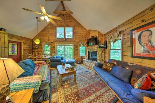 Lush Marble Cabin With Deck, Fire Pit And Grill!