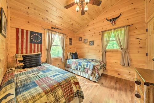 Smoky Mountain Cabin Hideaway With Fire Pit!