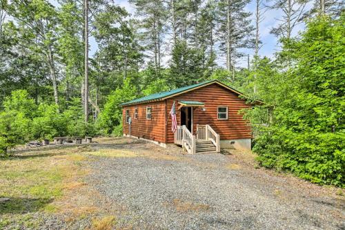 Smoky Mountain Cabin Hideaway With Fire Pit!