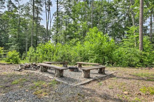 Smoky Mountain Cabin Hideaway With Fire Pit!