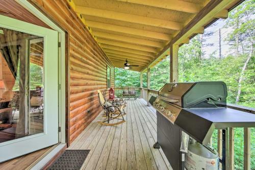 Smoky Mountain Cabin Hideaway With Fire Pit!