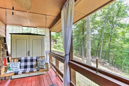 Quaint Murphy Cabin In Serene Wooded Setting!