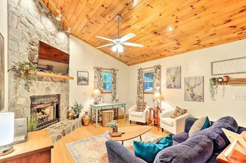Quaint Murphy Cabin With Fire Pit And Forest View