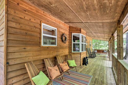 Quaint Murphy Cabin With Fire Pit And Forest View