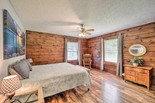 Cozy Newland Cabin With Deck, Fire Pit And Grill!