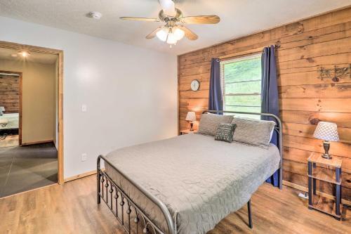 Cozy Newland Cabin With Deck, Fire Pit And Grill!