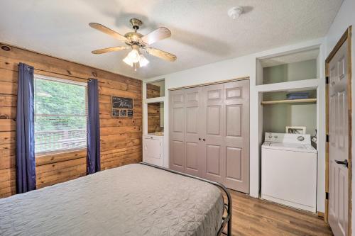 Cozy Newland Cabin With Deck, Fire Pit And Grill!