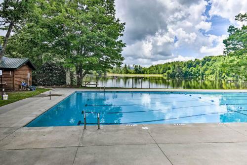 Charming Newland Apartment With Deck And Fire Pit