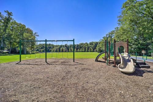 Charming Newland Apartment With Deck And Fire Pit