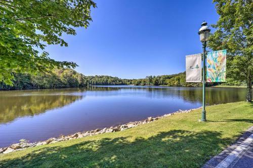 Charming Newland Apartment With Deck And Fire Pit