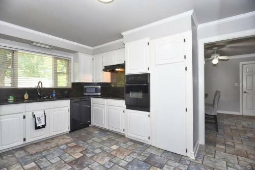 New-3 Bedroom-large Kitchen-family- Friendly