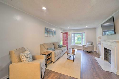Pet-friendly Tulsa Digs With Deck And Fenced Yard