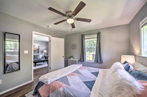Evolve Airy Central Getaway With Porch And Backyard!
