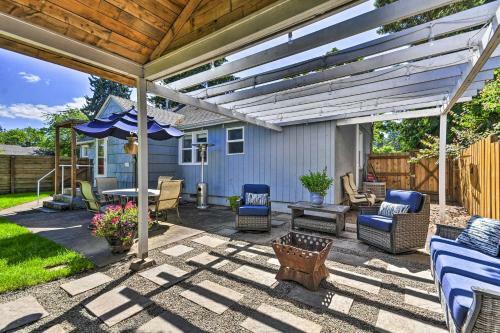 Charming Beaverton Home, Backyard With Fire Pit