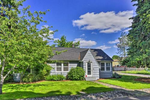 Charming Beaverton Home, Backyard With Fire Pit