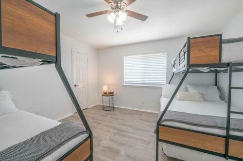 Timeless-texas-inn - New Listing W/ Pool!