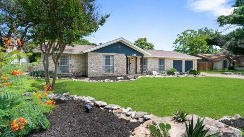 Dove Creek Casa *sleeps 14*