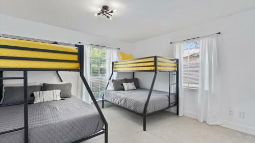 Dove Creek Casa *sleeps 14*