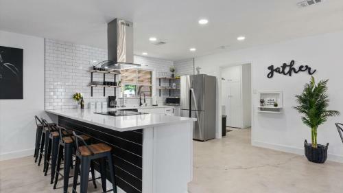 Dove Creek Casa *sleeps 14*