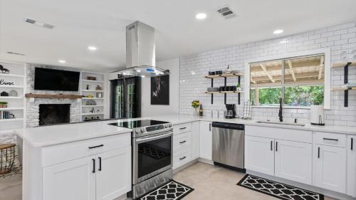 Dove Creek Casa *sleeps 14*