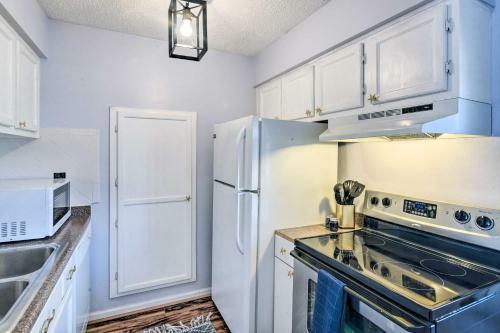 Apartamento Vibrant Seabrook Condo With Waterfront Pool!