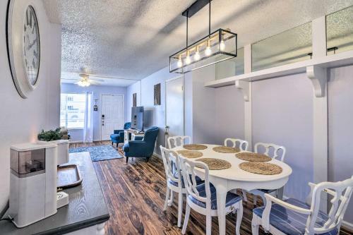 Apartamento Vibrant Seabrook Condo With Waterfront Pool!
