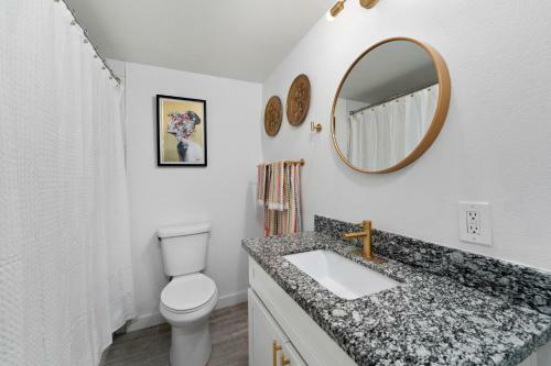 Entire House, 5 Minutes From Downtown