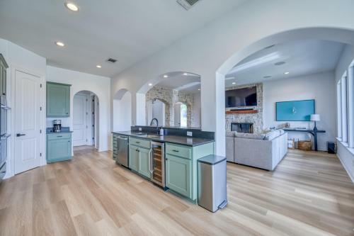 Luxury Lakefront Home-private Dock - Dipping Pool!