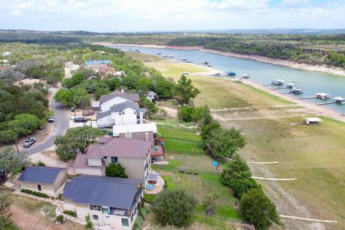Luxury Lakefront Home-private Dock - Dipping Pool!