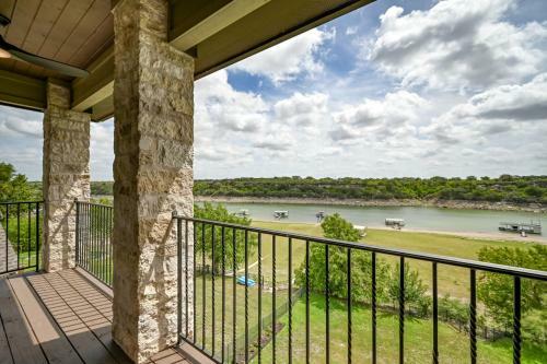 Luxury Lakefront Home-private Dock - Dipping Pool!
