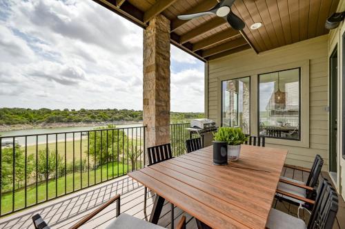 Luxury Lakefront Home-private Dock - Dipping Pool!