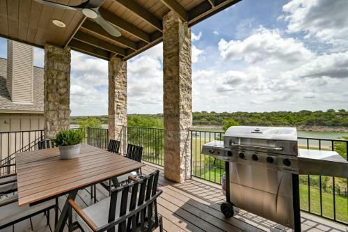 Luxury Lakefront Home-private Dock - Dipping Pool!