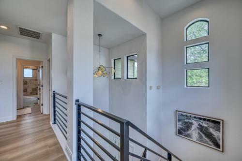 Luxury Lakefront Home-private Dock - Dipping Pool!