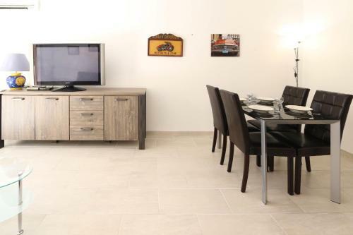 Apartamento AC Appartment With Terrace Parking And Pool- Benakey