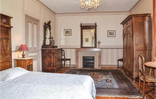 Beautiful Home In Mouterre-silly With Wifi And 3 Bedrooms